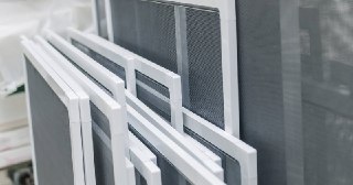Москитные сетки на пластиковые окна Реж купить по цене от 925 руб.